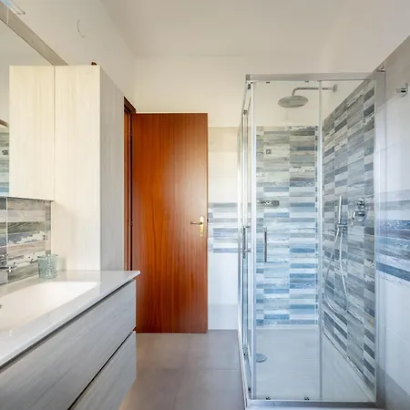 Trilocale Viale Europa A 300 M Dalla